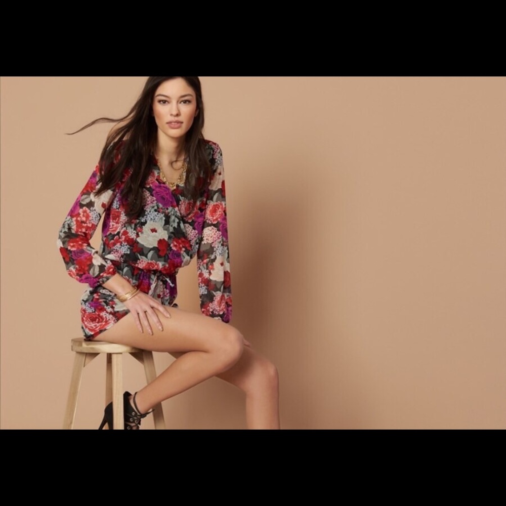 New flower romper- size small - Picture 3 of 3